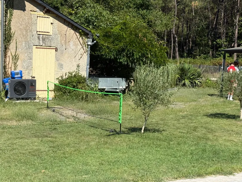 Pêche sur étang sauvage de 3 000 m² et logement en chambre d'hôte à 30 min de Tours
