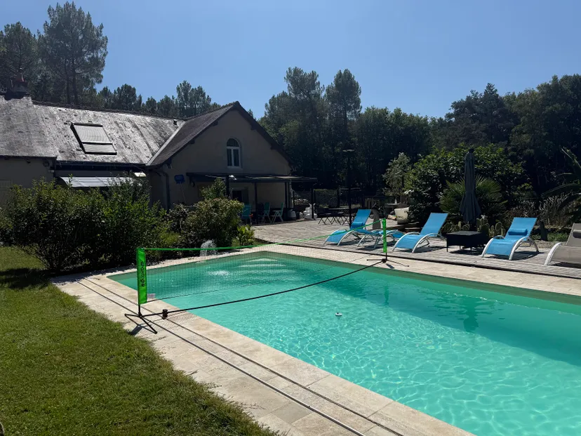 Pêche sur étang sauvage de 3 000 m² et logement en chambre d'hôte à 30 min de Tours