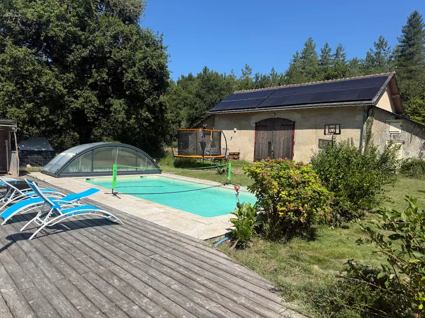 Pêche sur étang sauvage de 3 000 m² et logement en chambre d'hôte à 30 min de Tours