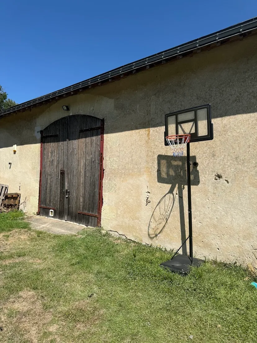 Pêche sur étang sauvage de 3 000 m² et logement en chambre d'hôte à 30 min de Tours
