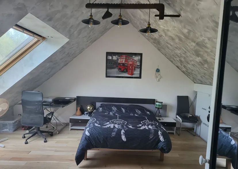 Pêche sur étang sauvage de 3 000 m² et logement en chambre d'hôte à 30 min de Tours
