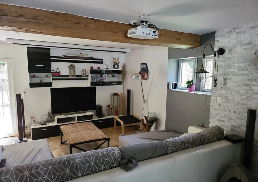 Pêche sur étang sauvage de 3 000 m² et logement en chambre d'hôte à 30 min de Tours