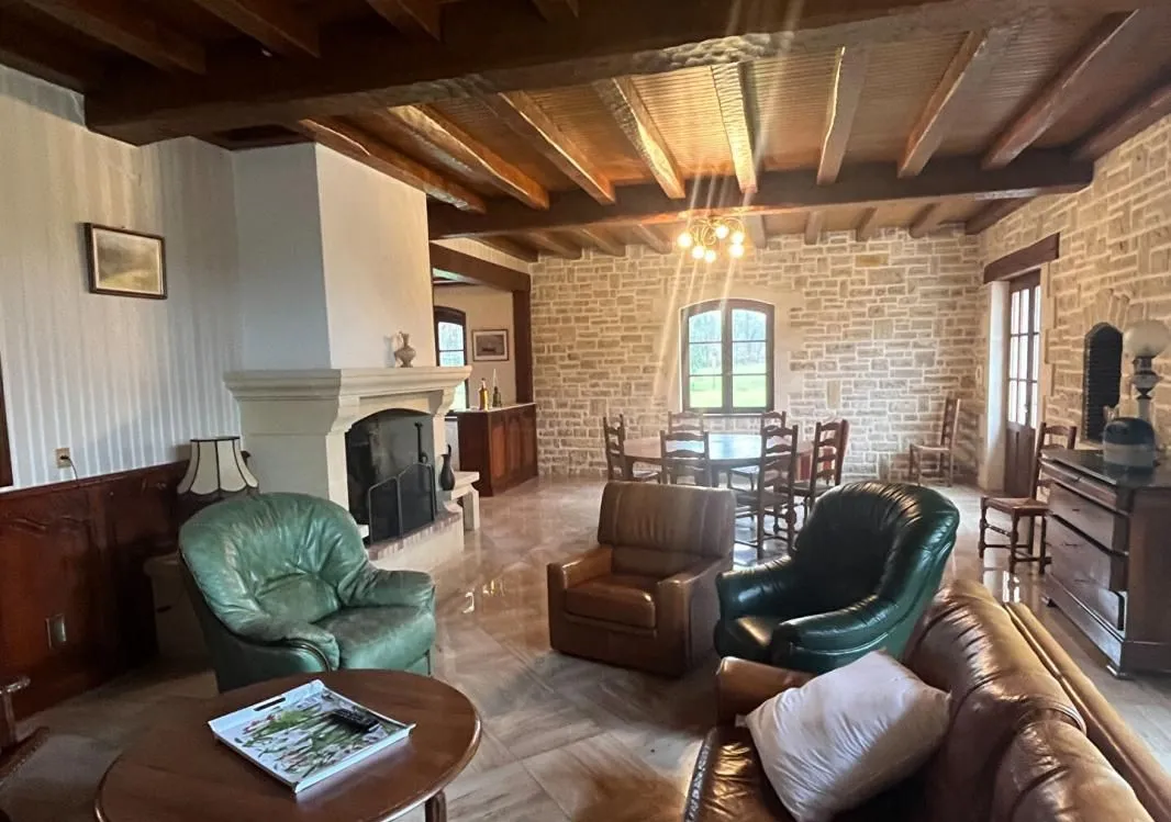 Maison confortable sur une propriété de 80ha avec 4ha d'étang privé