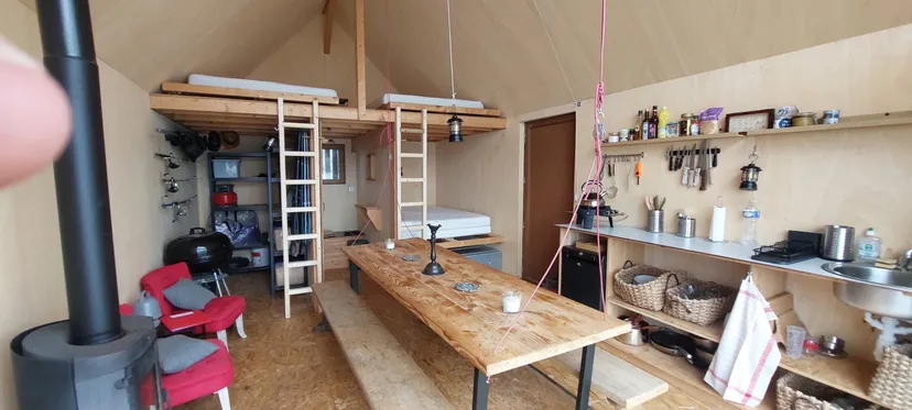 Etang de 51.89 ac with a floating cabin, boat access on the estate, fishing in Brittany