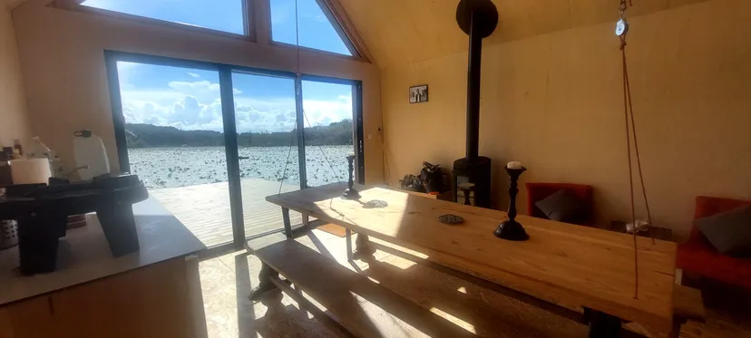 Etang de 51.89 ac with a floating cabin, boat access on the estate, fishing in Brittany