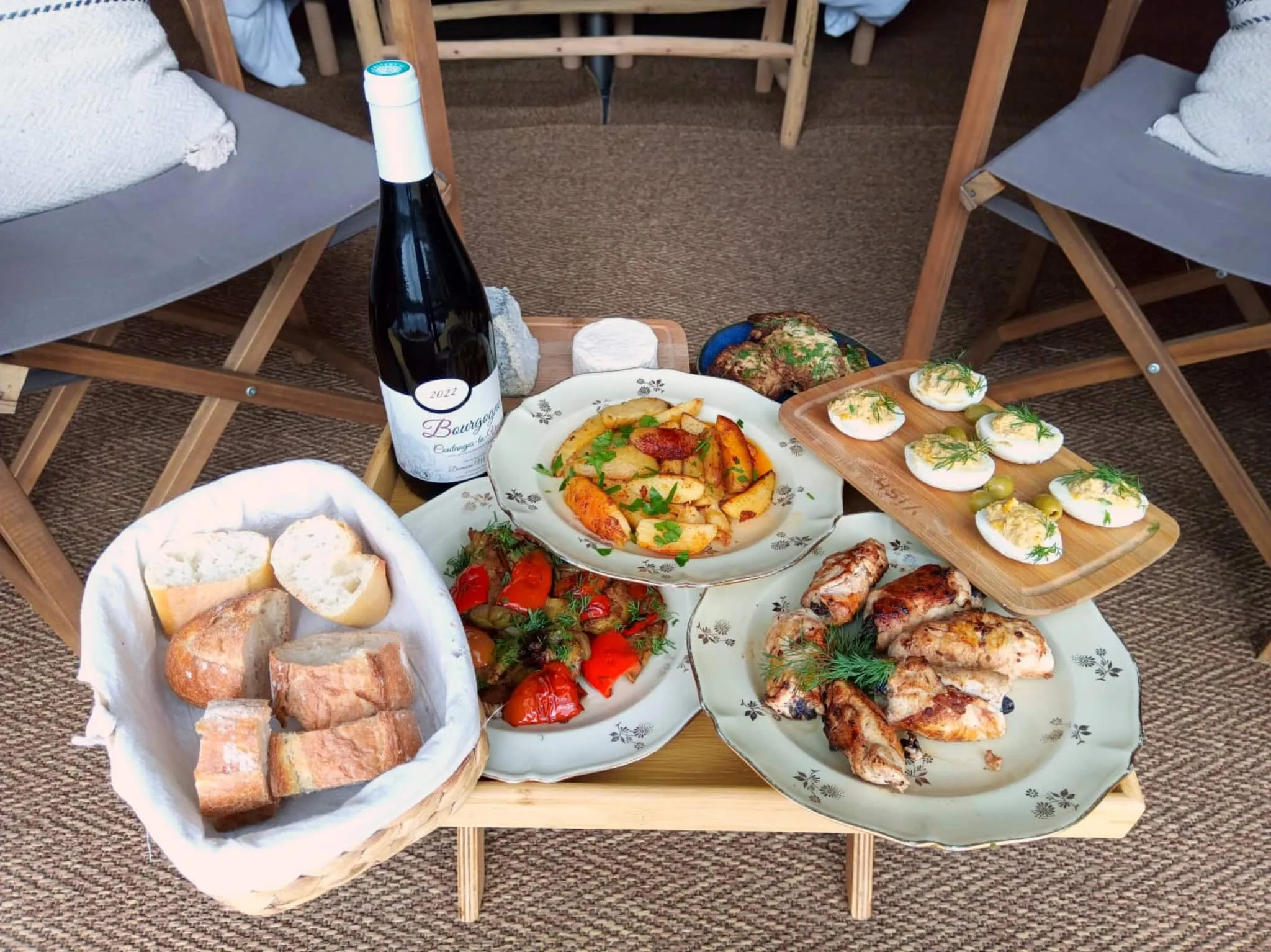 Etang avec 2 tentes 4 couchages de glamping