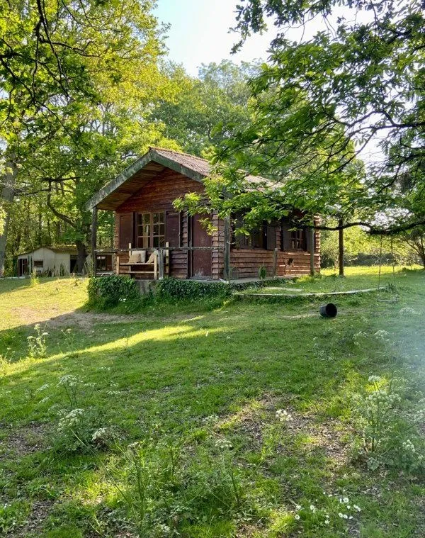 Location vacances à côté de Nantes, chalet 4 personnes au bord d'un étang privé avec des animaux