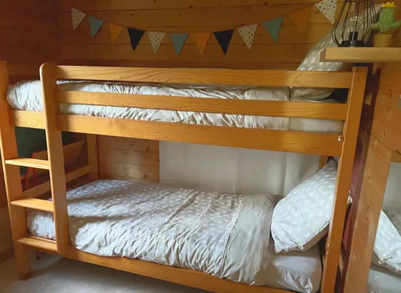 Location vacances à côté de Nantes, chalet 4 personnes au bord d'un étang privé avec des animaux