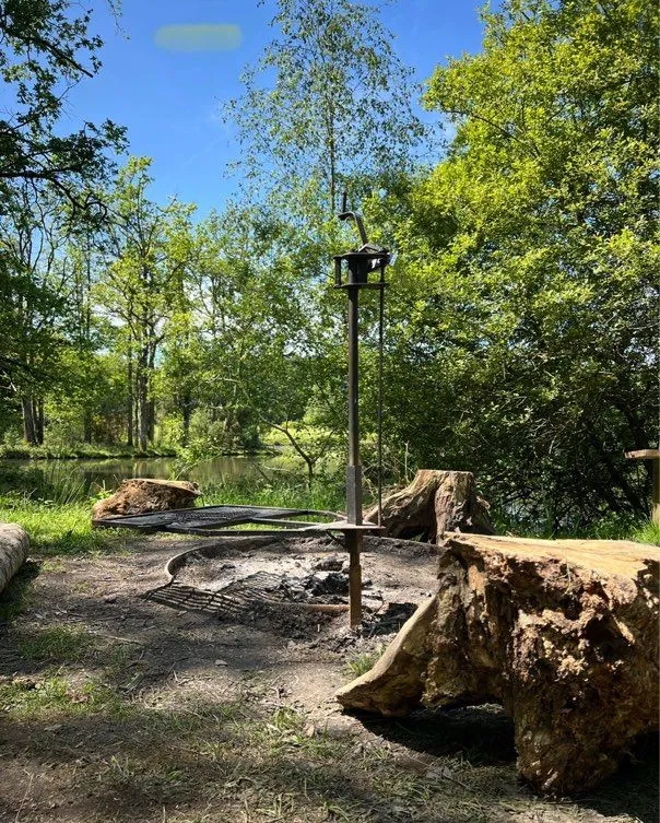 Location vacances à côté de Nantes, chalet 4 personnes au bord d'un étang privé avec des animaux