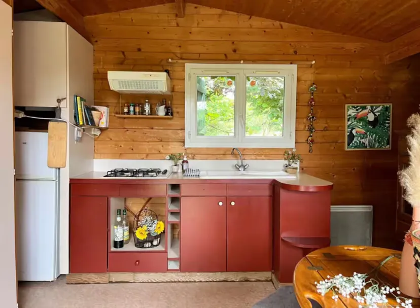 Location vacances à côté de Nantes, chalet 4 personnes au bord d'un étang privé avec des animaux