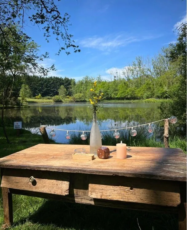 Location vacances à côté de Nantes, chalet 4 personnes au bord d'un étang privé avec des animaux