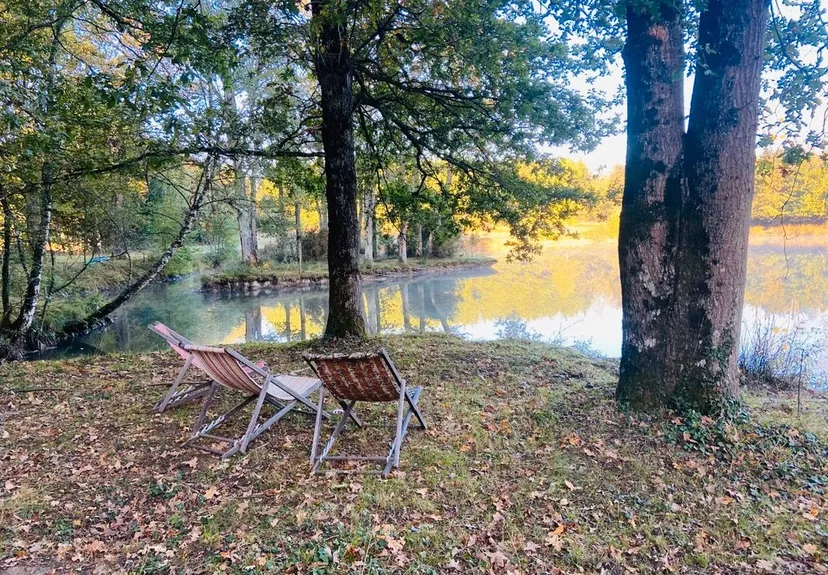 Location vacances à côté de Nantes, chalet 4 personnes au bord d'un étang privé avec des animaux