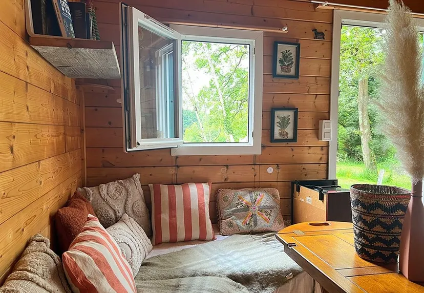Location vacances à côté de Nantes, chalet 4 personnes au bord d'un étang privé avec des animaux