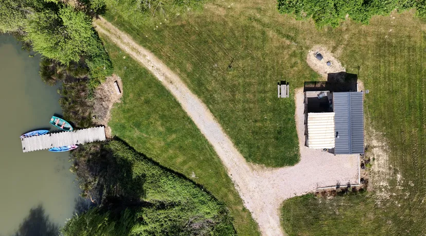 Mobil home sur une propriété de 12ha avec deux étangs de 3.5ha en Bourgogne