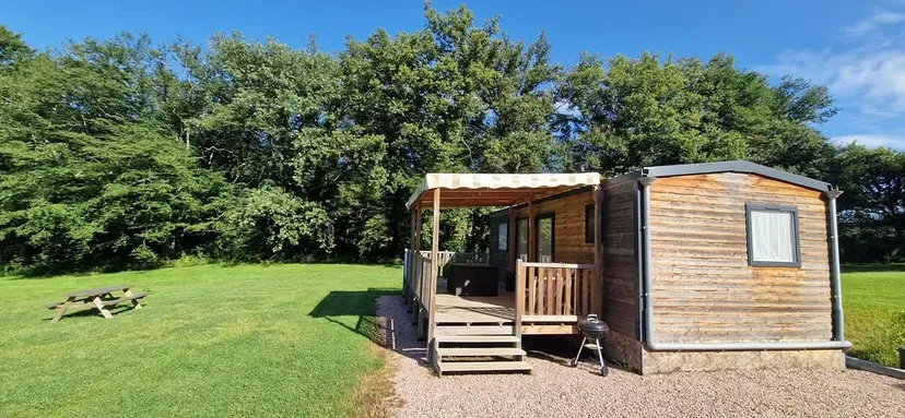 Mobil home sur une propriété de 12ha avec deux étangs de 3.5ha en Bourgogne
