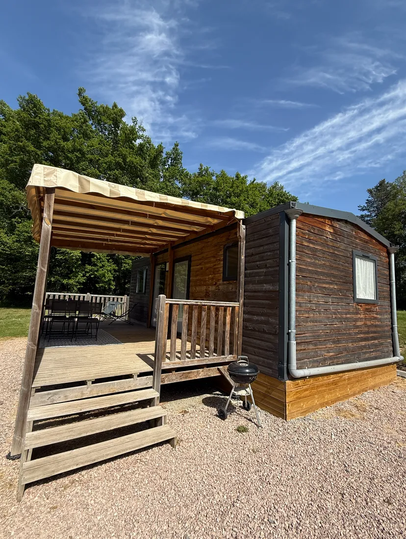 Mobil home sur une propriété de 12ha avec deux étangs de 3.5ha en Bourgogne