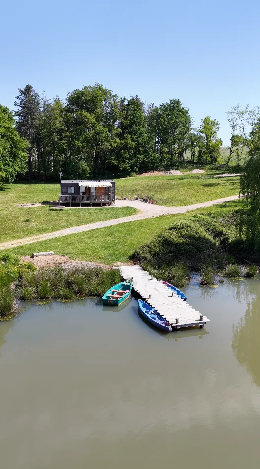 Mobil home sur une propriété de 12ha avec deux étangs de 3.5ha en Bourgogne