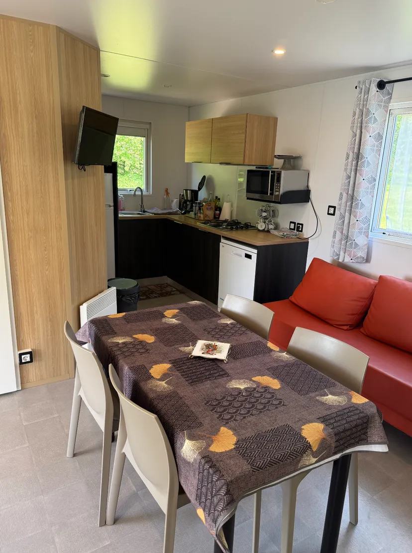 Mobil home sur une propriété de 12ha avec deux étangs de 3.5ha en Bourgogne