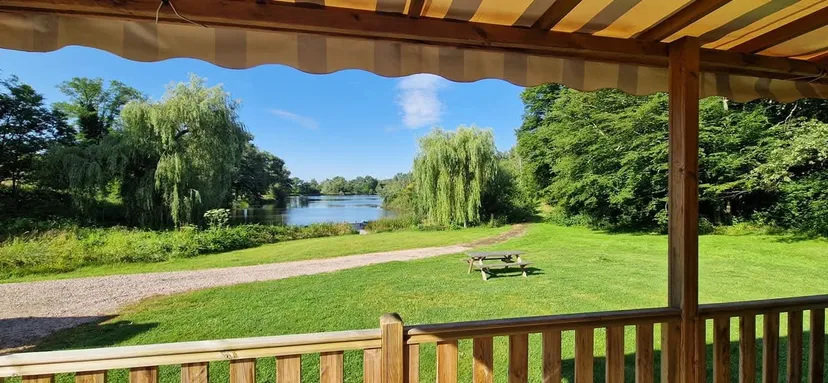 Mobil home sur une propriété de 12ha avec deux étangs de 3.5ha en Bourgogne