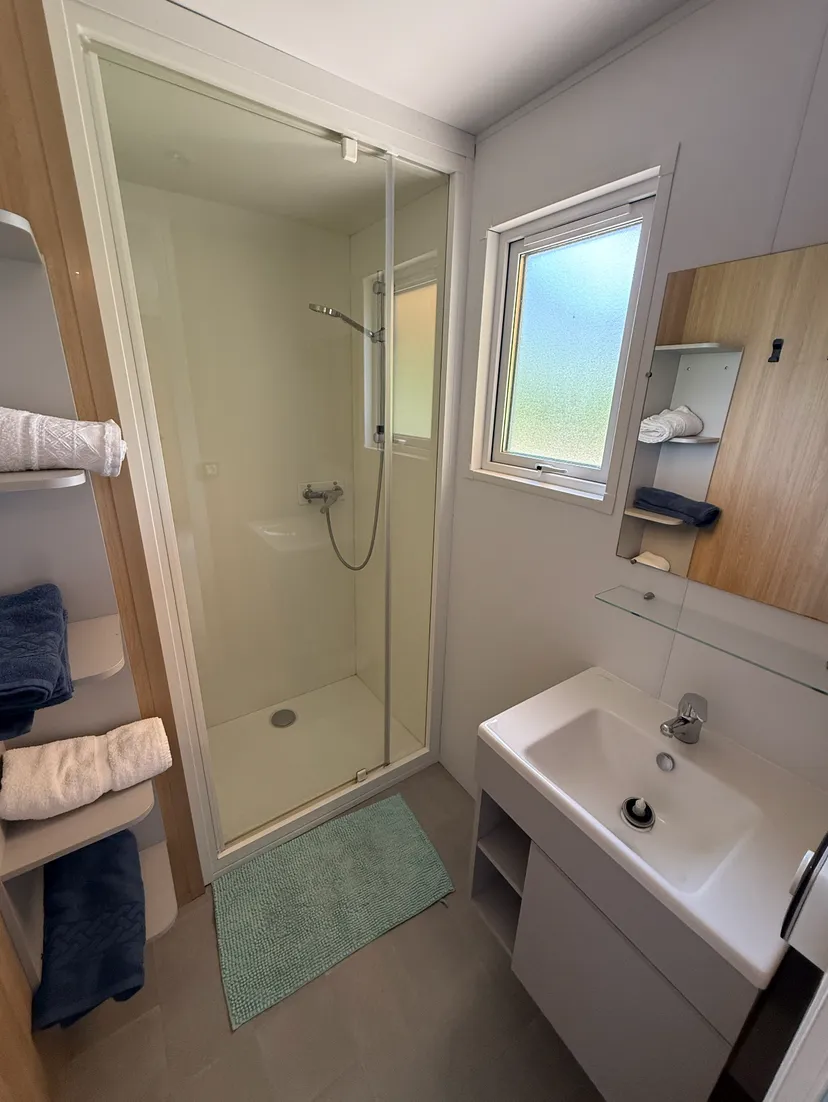 Mobil home sur une propriété de 12ha avec deux étangs de 3.5ha en Bourgogne