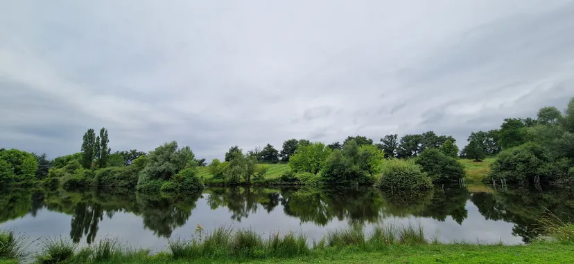 Mobil home sur une propriété de 12ha avec deux étangs de 3.5ha en Bourgogne