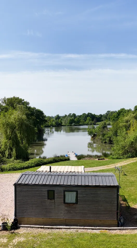 Mobil home sur une propriété de 12ha avec deux étangs de 3.5ha en Bourgogne