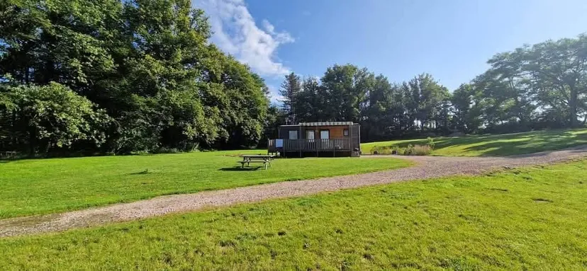 Mobil home sur une propriété de 12ha avec deux étangs de 3.5ha en Bourgogne