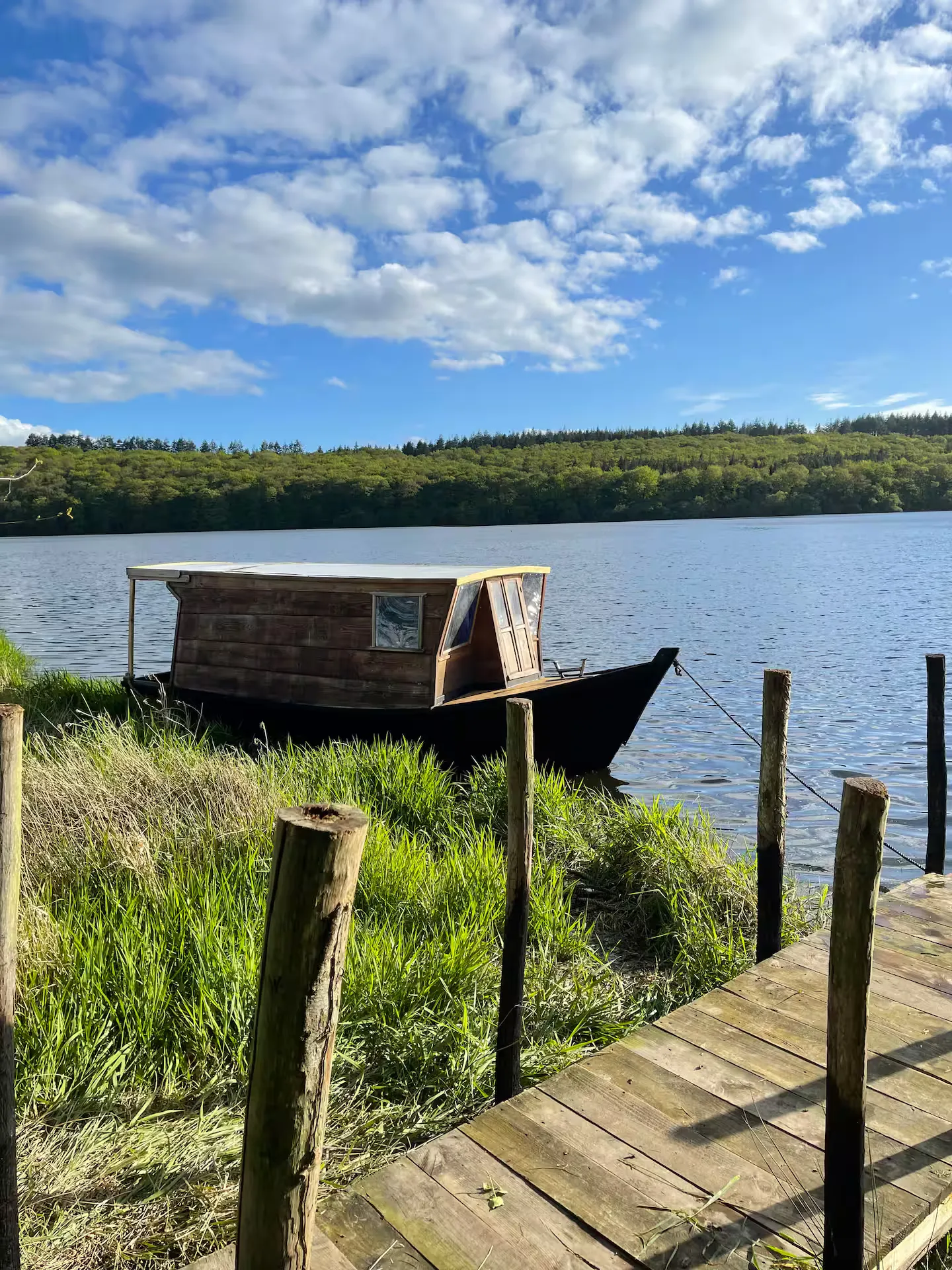 Pêche sur immense lac sauvage avec toue privatisée et accès exclusif à la berge à 1 h de Rennes