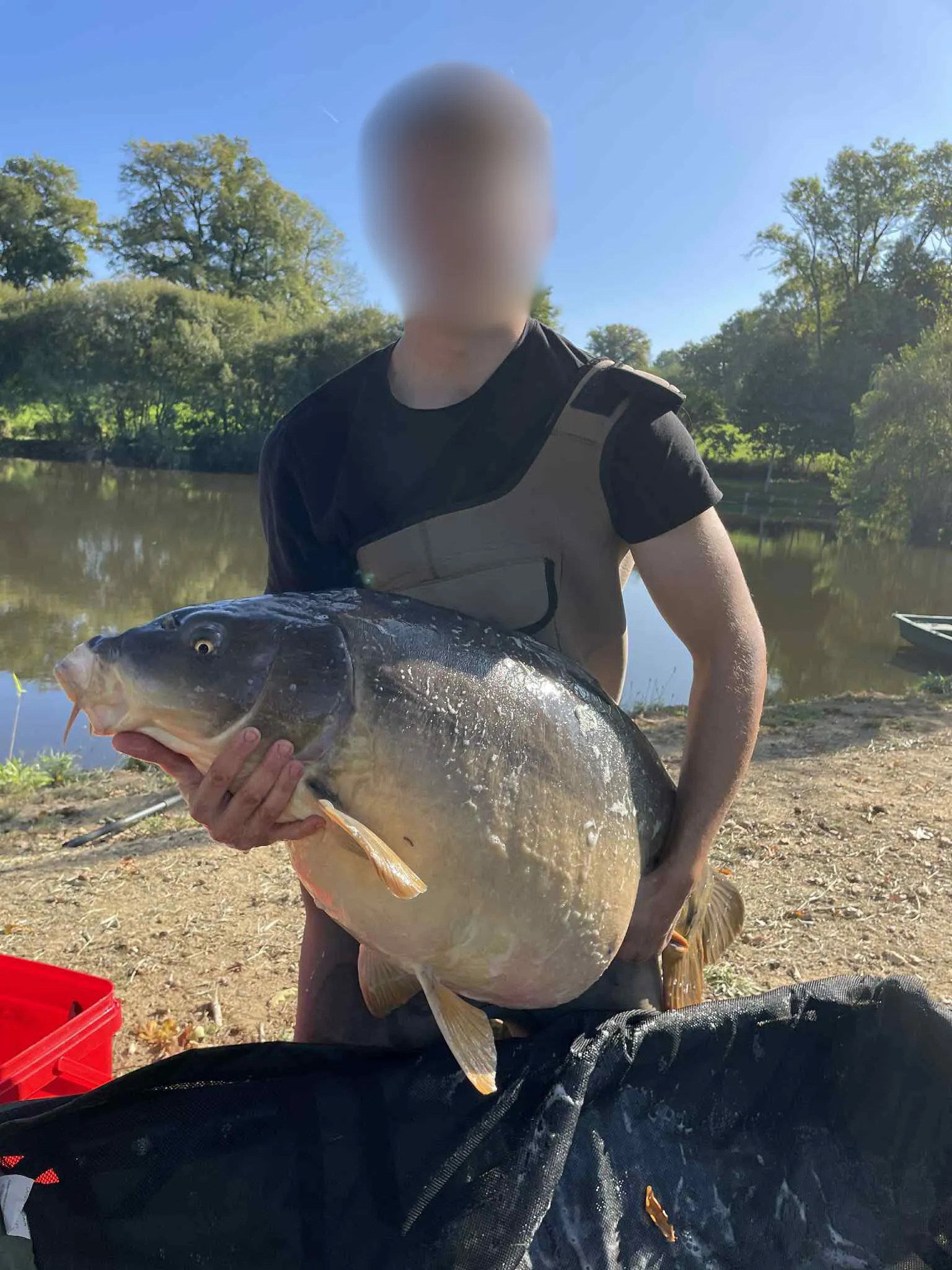 Pêche sur étang privé de 6 000 m² au cœur de 5 h de nature à 1h de Poitiers (jusqu'à 25 personnes)