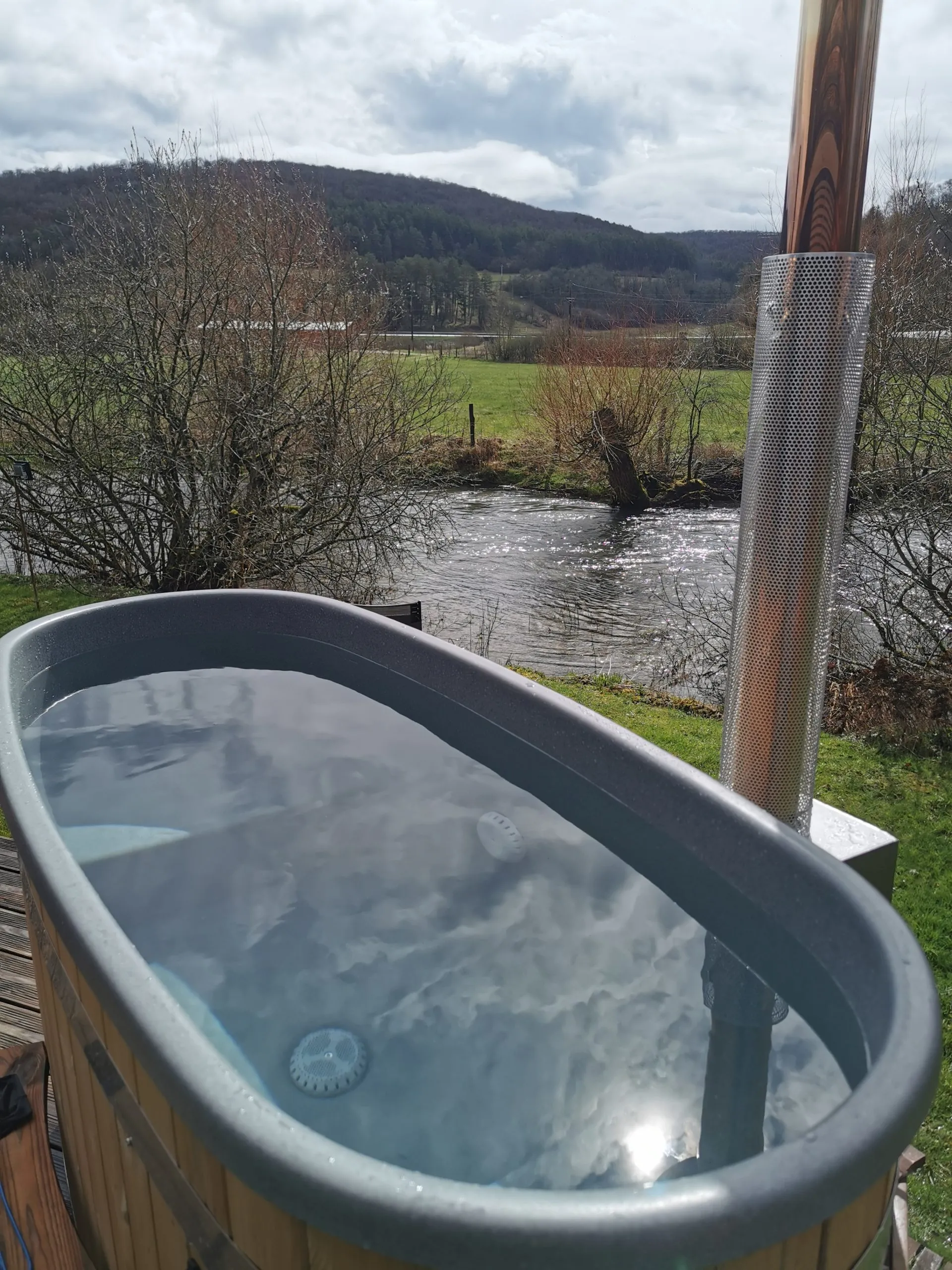 Hébergement insolite avec bain nordique au cœur de la Bourgogne