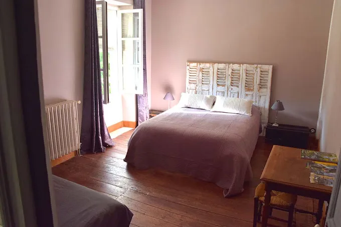 Chambres d’hôtes au bord de la rivière avec un étang privé