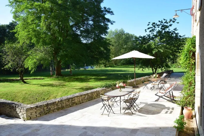 Chambres d’hôtes au bord de la rivière avec un étang privé