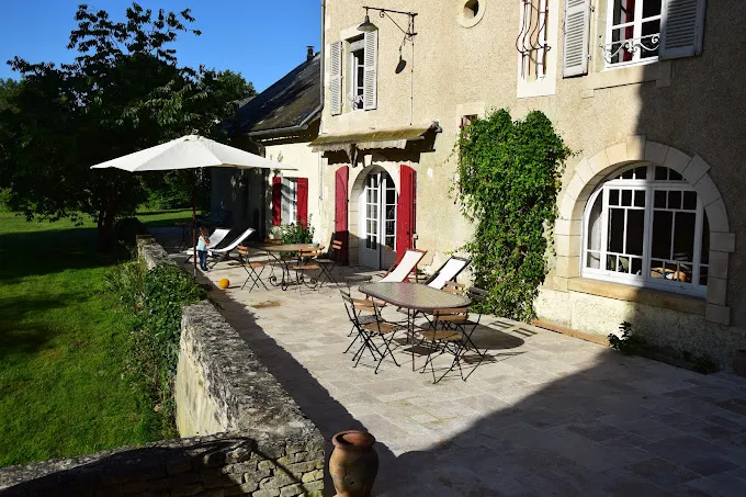 Chambres d’hôtes au bord de la rivière avec un étang privé