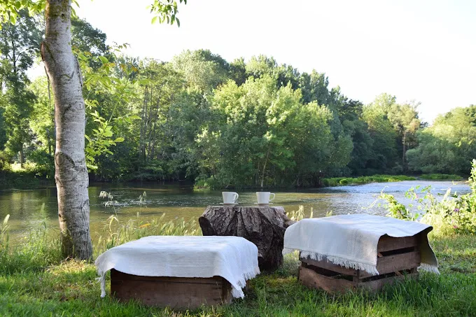 Chambres d’hôtes au bord de la rivière avec un étang privé