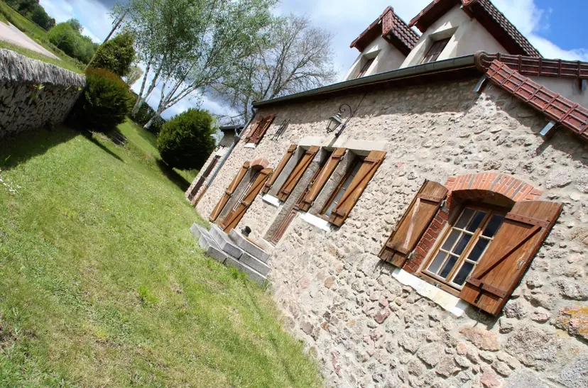 Gîte de pêche en Côte-d’Or pour 12 personnes avec accès à 2 étangs privés de 1,9 ha