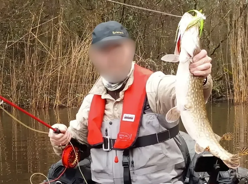 Gîte de pêche en Côte-d’Or pour 12 personnes avec accès à 2 étangs privés de 1,9 ha