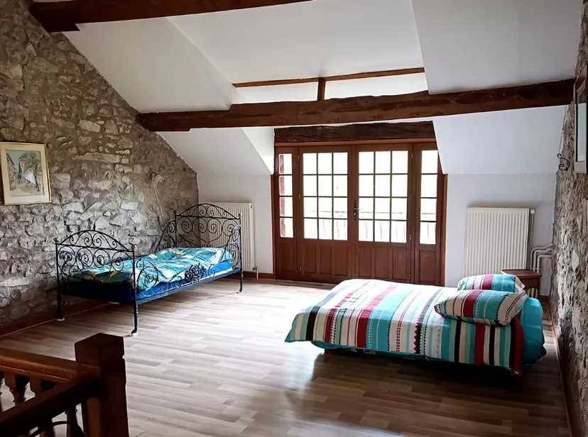 Gîte de pêche en Côte-d’Or pour 12 personnes avec accès à 2 étangs privés de 1,9 ha