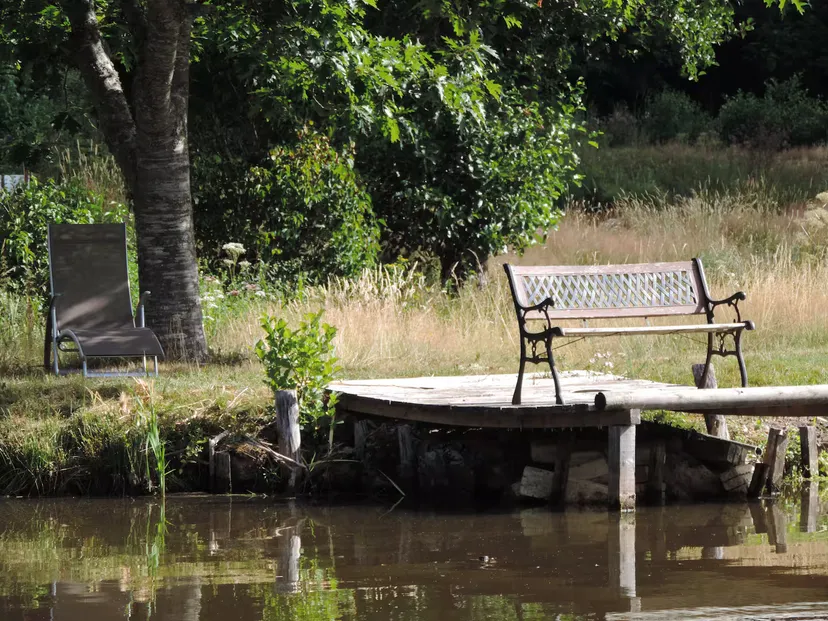 Gîte de pêche en Côte-d’Or pour 12 personnes avec accès à 2 étangs privés de 1,9 ha