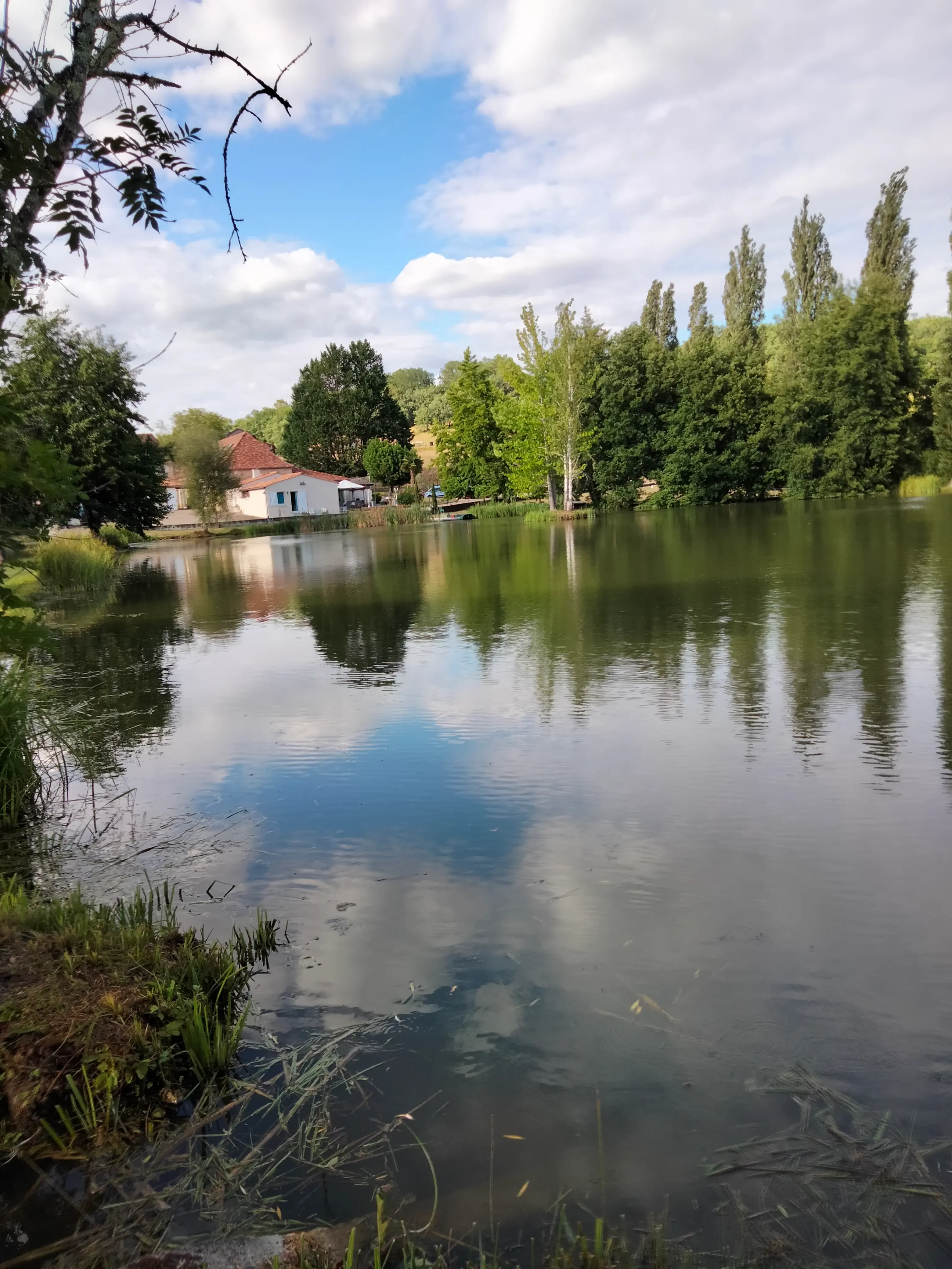 Gîtes de charme avec piscine, étang de pêche & jeux enfants