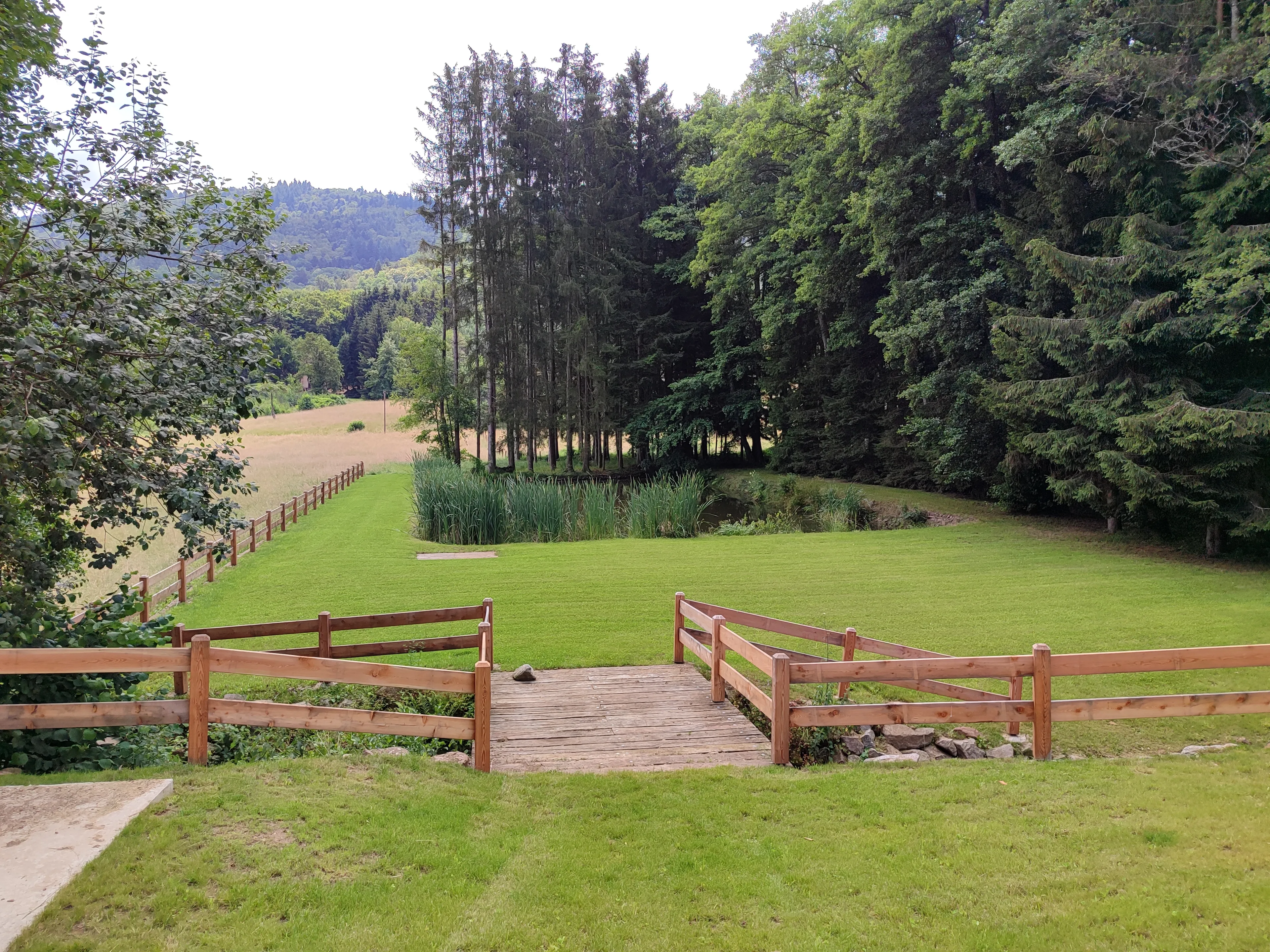 Chalet Cosy en Lisière de Forêt avec Etang