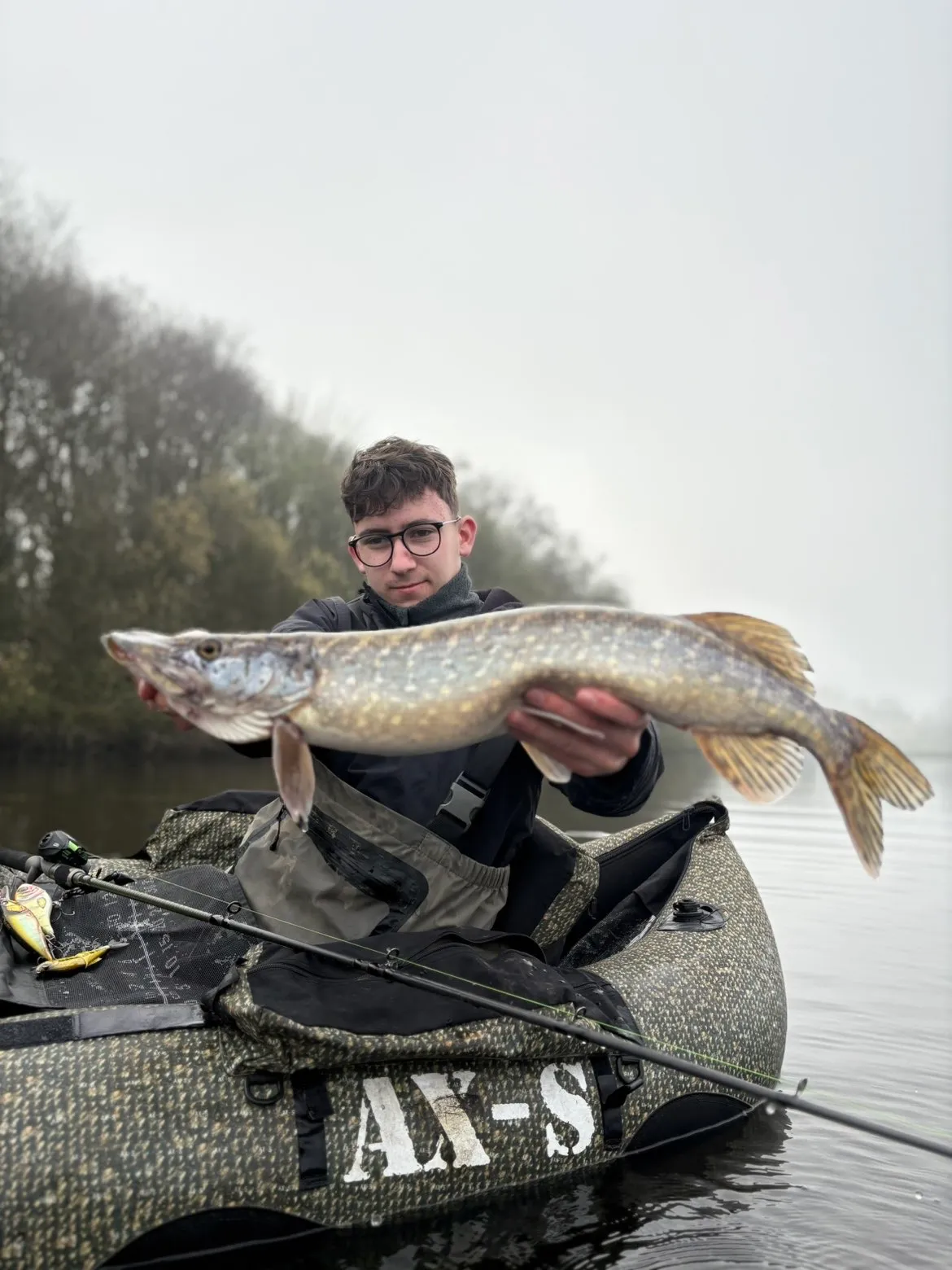 Etang de 54.36 ac with cabin perched on the water