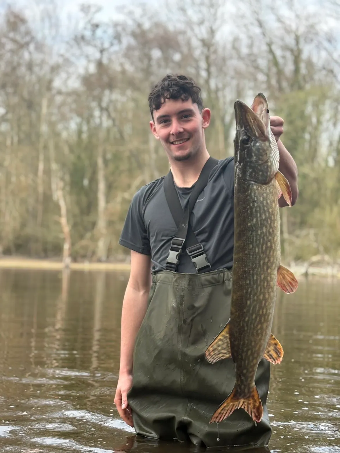 Etang de 22 hectares avec cabane perchée sur l’eau