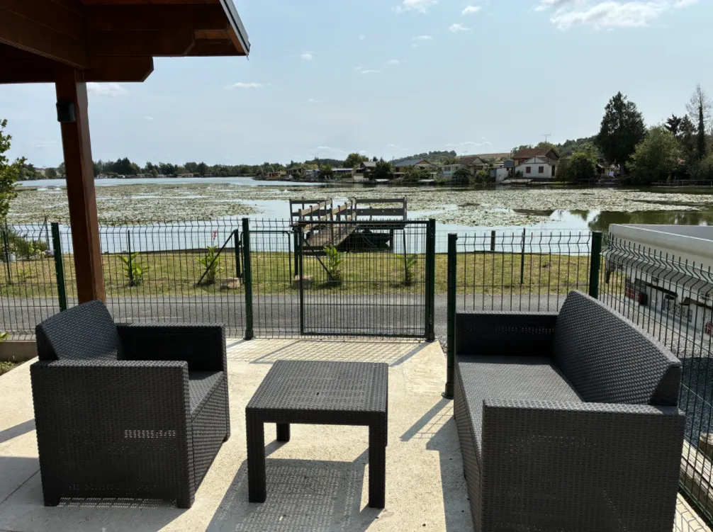 Chalet de pêche sur étang sauvage naturel de 12 ha à 1h30 de Paris