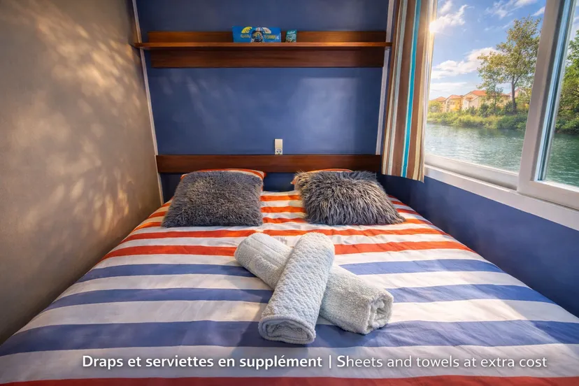 Chalet flottant avec jacuzzi privé terrasse vue sur le Canal près de Dijon
