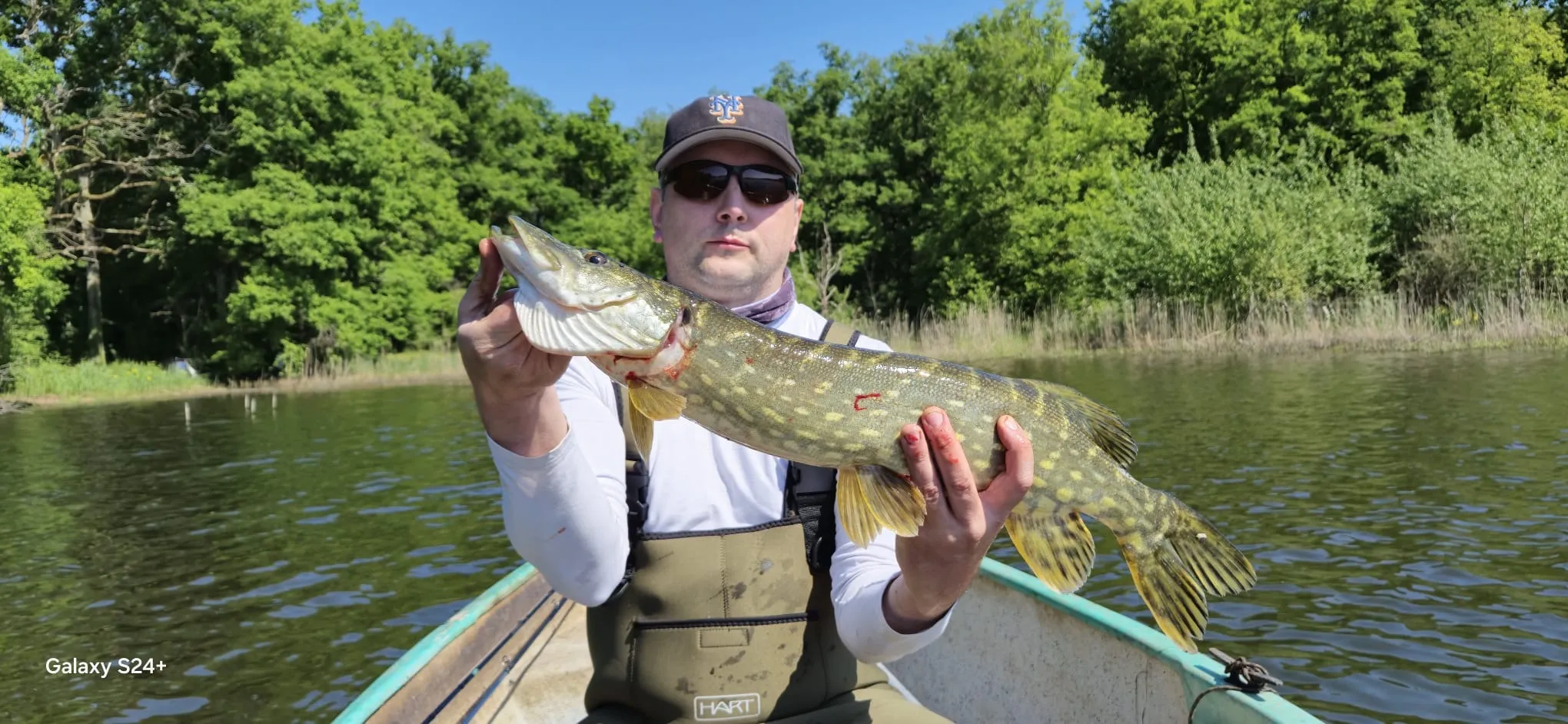 Magnifique Ă©tang de 12ha Ă louer en privatisation pour un sĂ©jour de pĂȘche