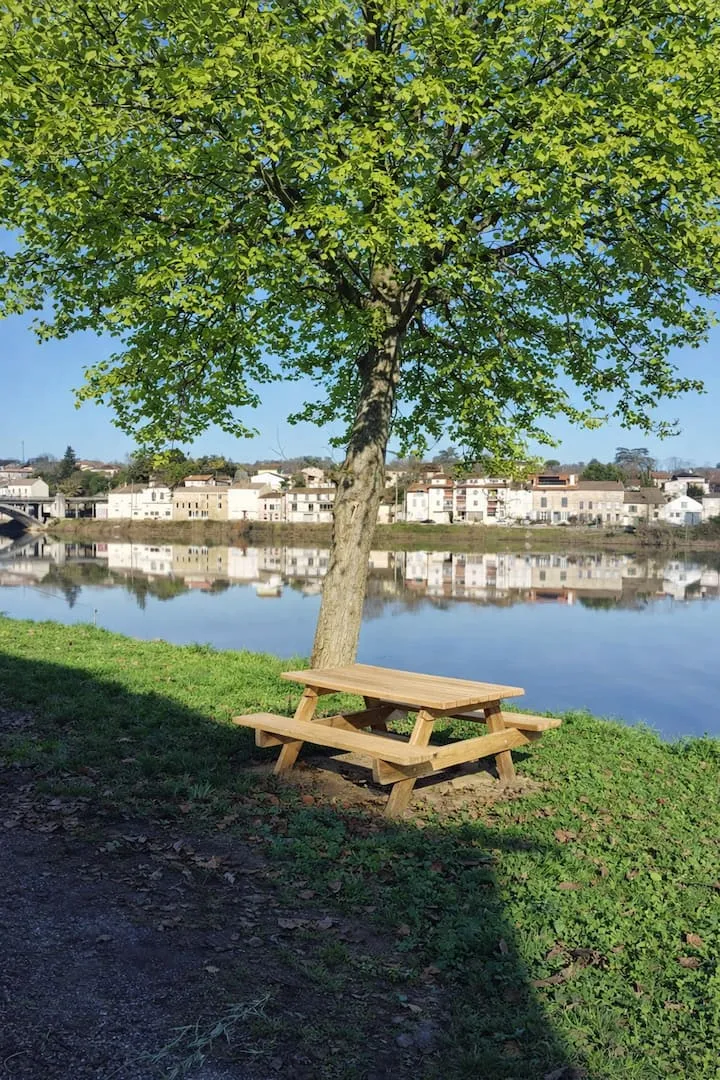 Appartement de pêche sur les berges du Lot avec accès direct à l'eau à 30 min d’Agen