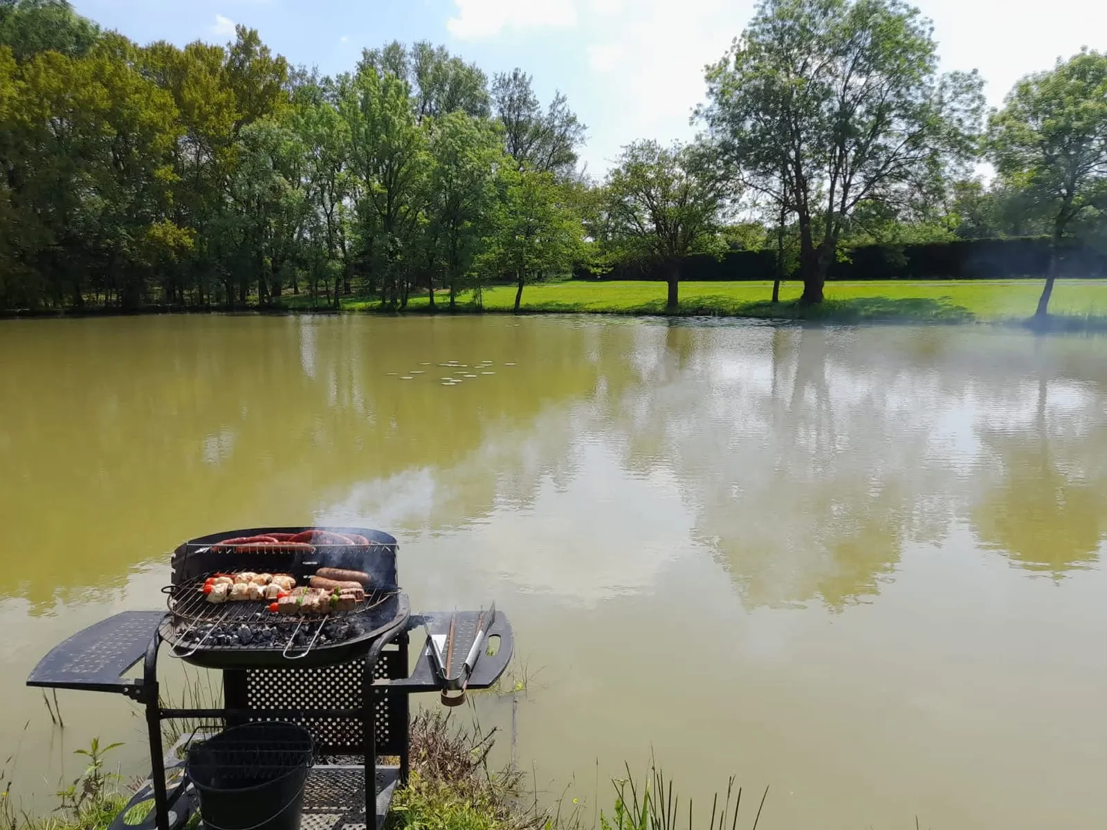 Etangs privées pour pêche - jusqu'à 10 personnes - à 30 min de Nantes