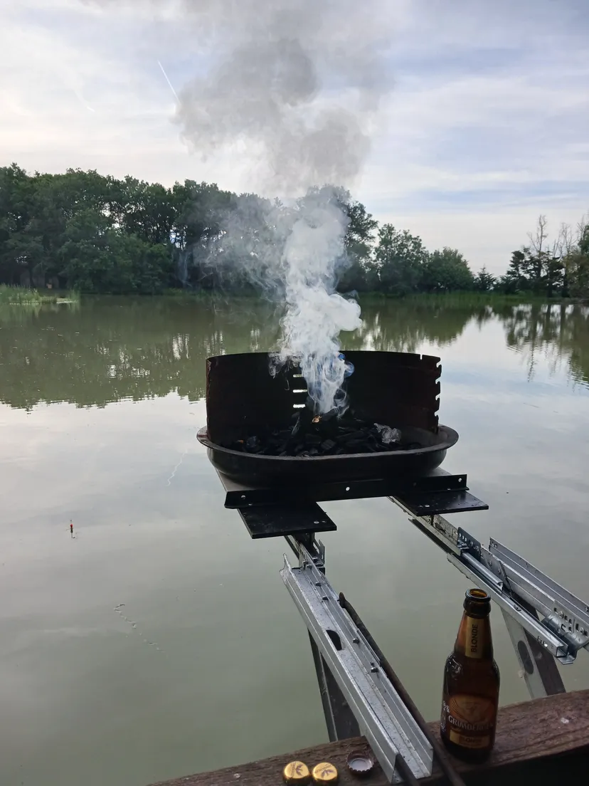 Cabane de pêcheur sur étang d'1 hectare à 30 min de Nantes