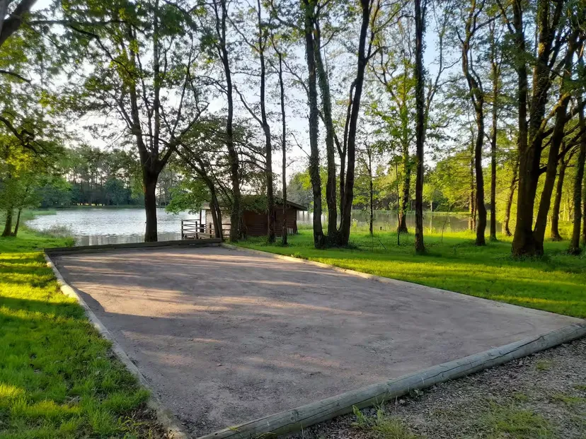 Cabane de pêcheur sur étang d'1 hectare à 30 min de Nantes