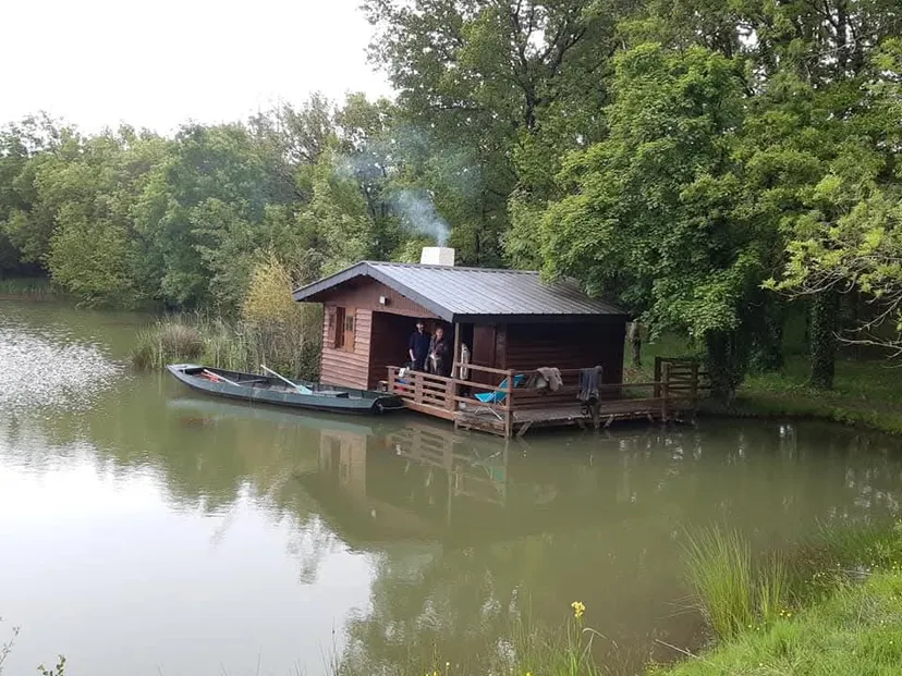 Cabane de pêcheur sur étang d'1 hectare à 30 min de Nantes
